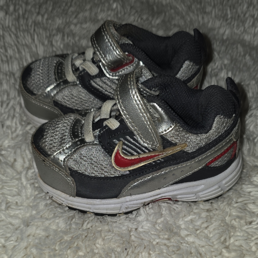 Nike Toddler Silver and Red Velcro Training Sneakers